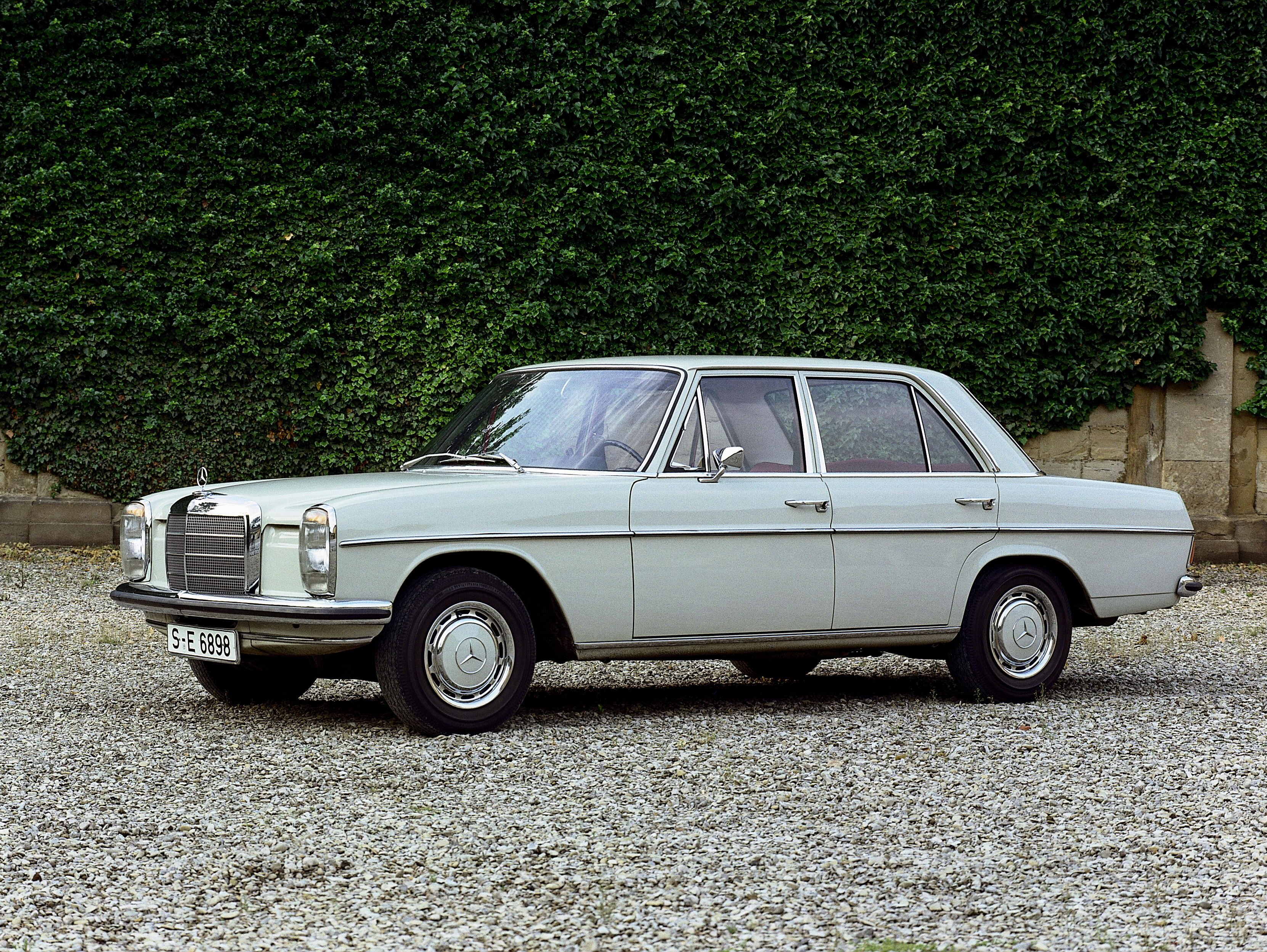 Mercedes-Benz 200, W 115 „bot de cal”