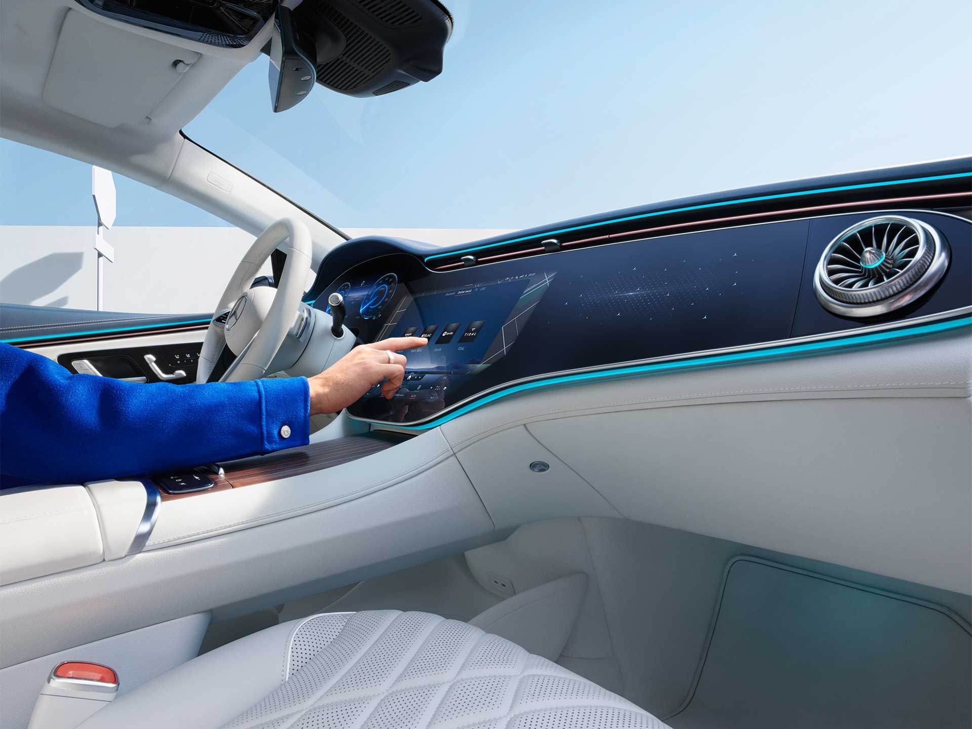 Extraopțiuni digitale | Comfort | Mercedes-Benz Pe ecranul sistemului multimedia MBUX dintr-un Mercedes-Benz sunt selectate Extraopțiuni digitale.