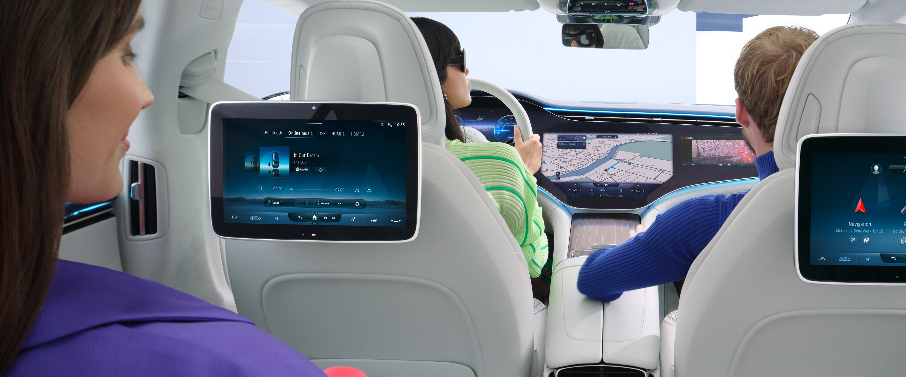 Multimedia și divertisment într-un Mercedes-Benz.