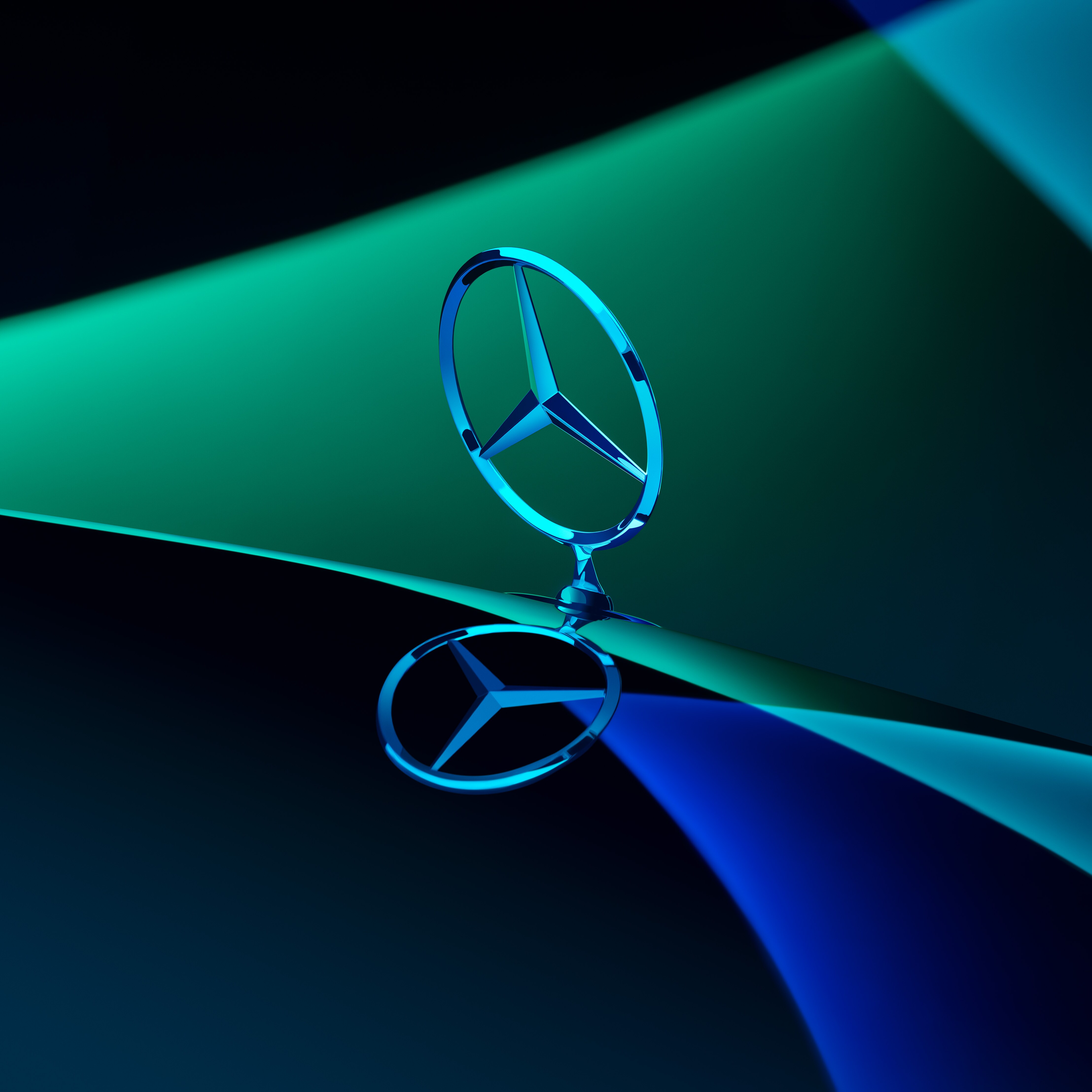 Et symbol på elegance: Mercedes-Benz stjernen på fronthjelmen.