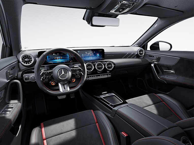 Elementele decorative din habitaclul modelului Mercedes-AMG Clasa A Limuzină compactă.