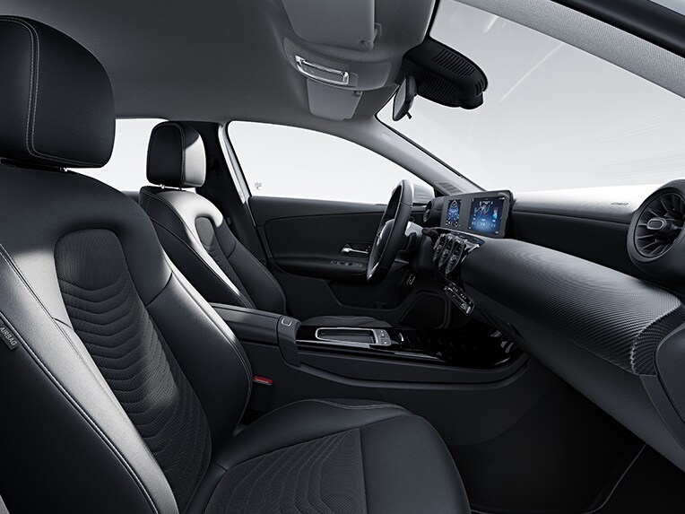 Habitaclul modelului Clasa A Limuzină compactă de la Mercedes-Benz cu echipare standard.