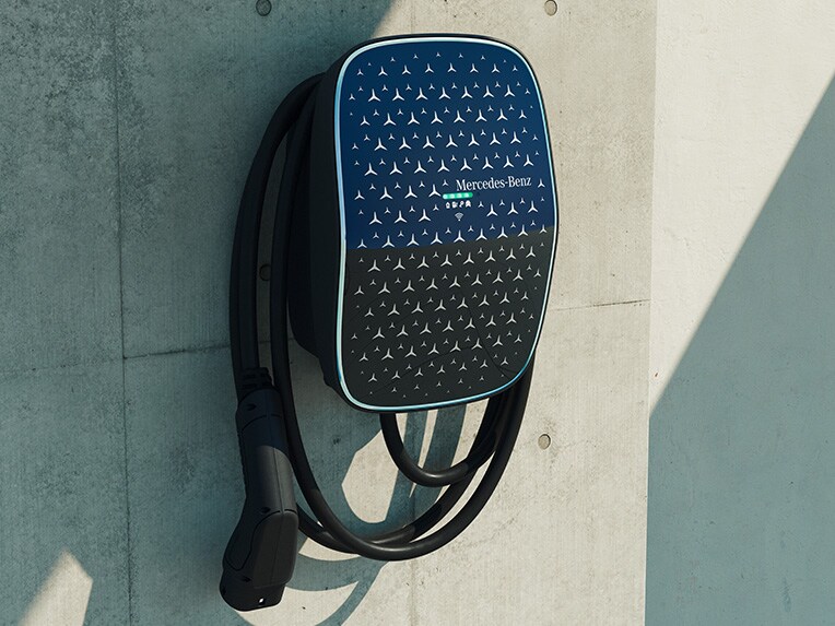 Încărcarea acasă cu stația Mercedes-Benz Wallbox de la Mercedes-Benz.