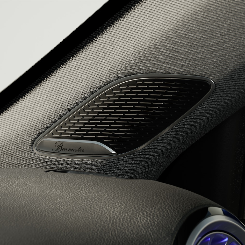 Prim-plan al unui difuzor al sistemului de sunet Surround Burmester®.