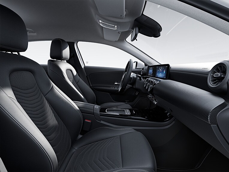 Habitaclul modelului Clasa A Limuzină de la Mercedes-Benz cu echipare standard.