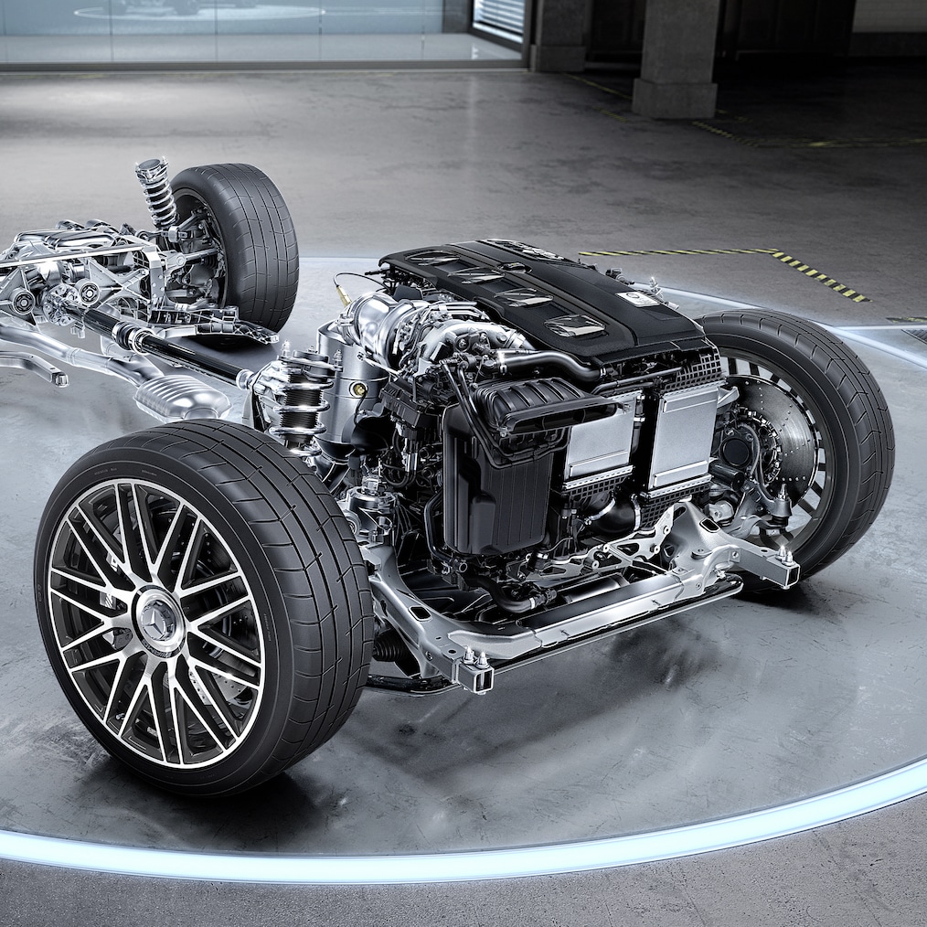 Fotografie din timpul condusului a modelului Mercedes-AMG GT 43 Coupé.