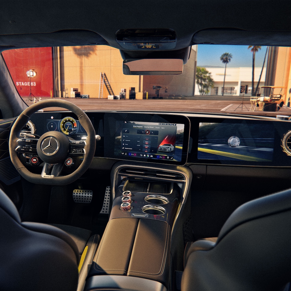 Cockpitul orientat către șofer din noul GT Coupé cu 4 uși de la Mercedes-AMG.