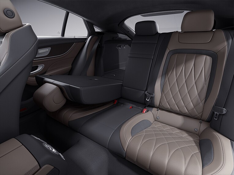 Interiorul modelului Mercedes-AMG GT Coupé cu 4 uși.