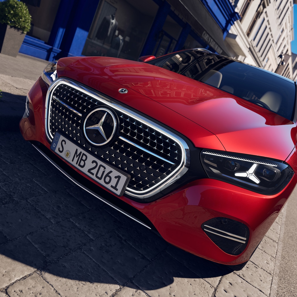 Partea frontală a Clasei C model T de la Mercedes-Benz.