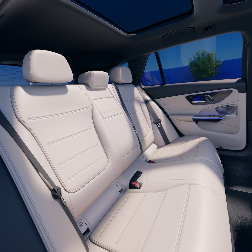 Interiorul spațios al Clasei C model T de la Mercedes-Benz.