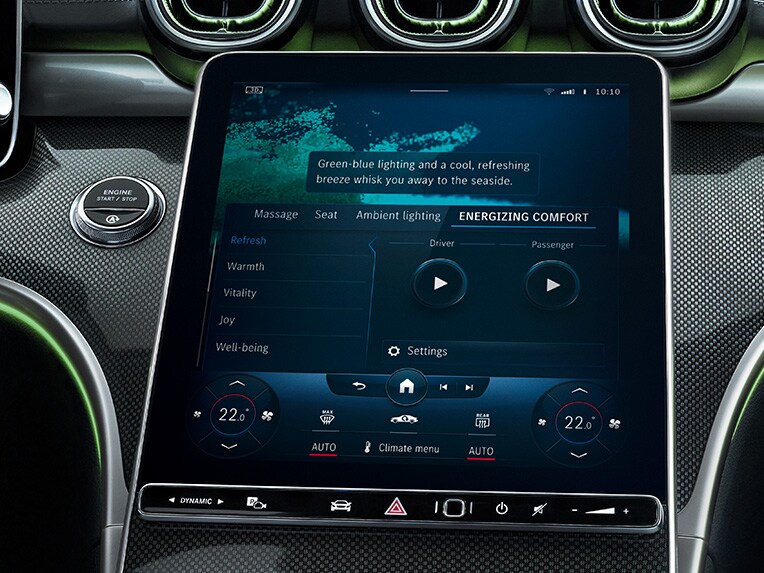Display-ul central în Mercedes-Benz clasa C model T.
