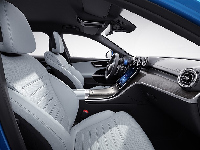Mercedes-Benz Clasa C model T cu AMG Line.