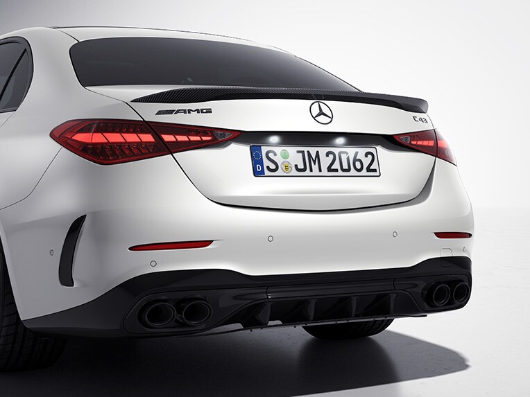 Exteriorul cu pachet AMG Carbon I și II al modelului Mercedes-AMG Clasa C Limuzină.