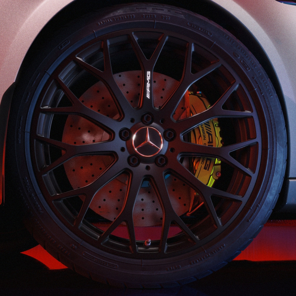 Perspectivă detaliată a jantelor forjate AMG RZT ale unui model Mercedes-AMG C 63 S E PERFORMANCE.
