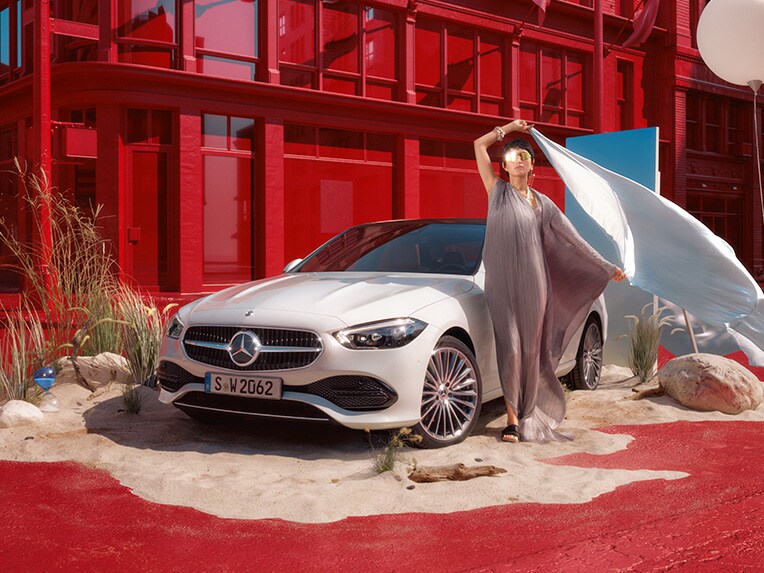 Partea frontală a modelului Mercedes-Benz clasa C limuzină.