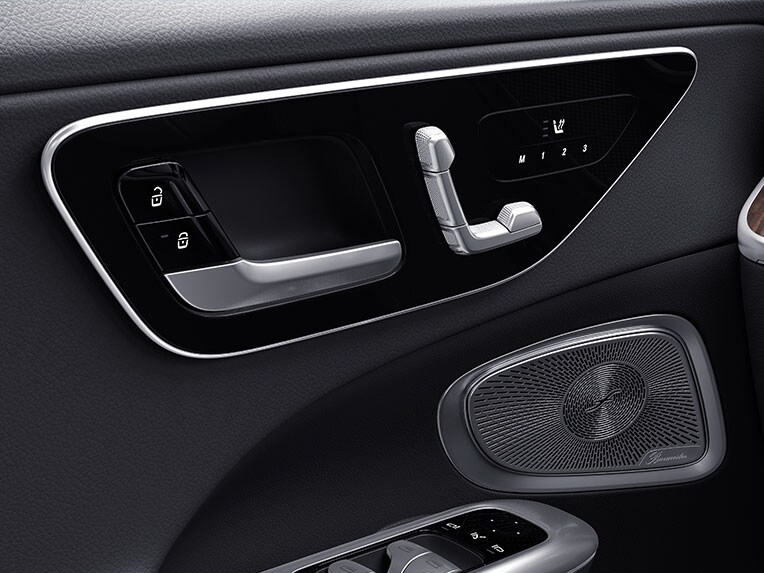 Limuzina clasa C Mercedes-Benz cu pachet Memory.