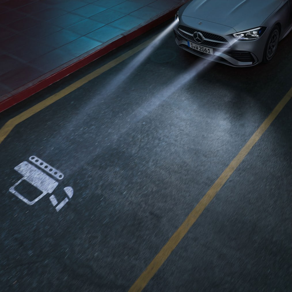 Detaliu al unui sistem de far DIGITAL LIGHT al modelului Mercedes-Benz Clasa C.
