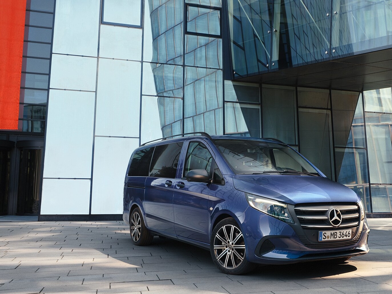 Mercedes‑Benz Vito Tourer cu ușă culisantă.