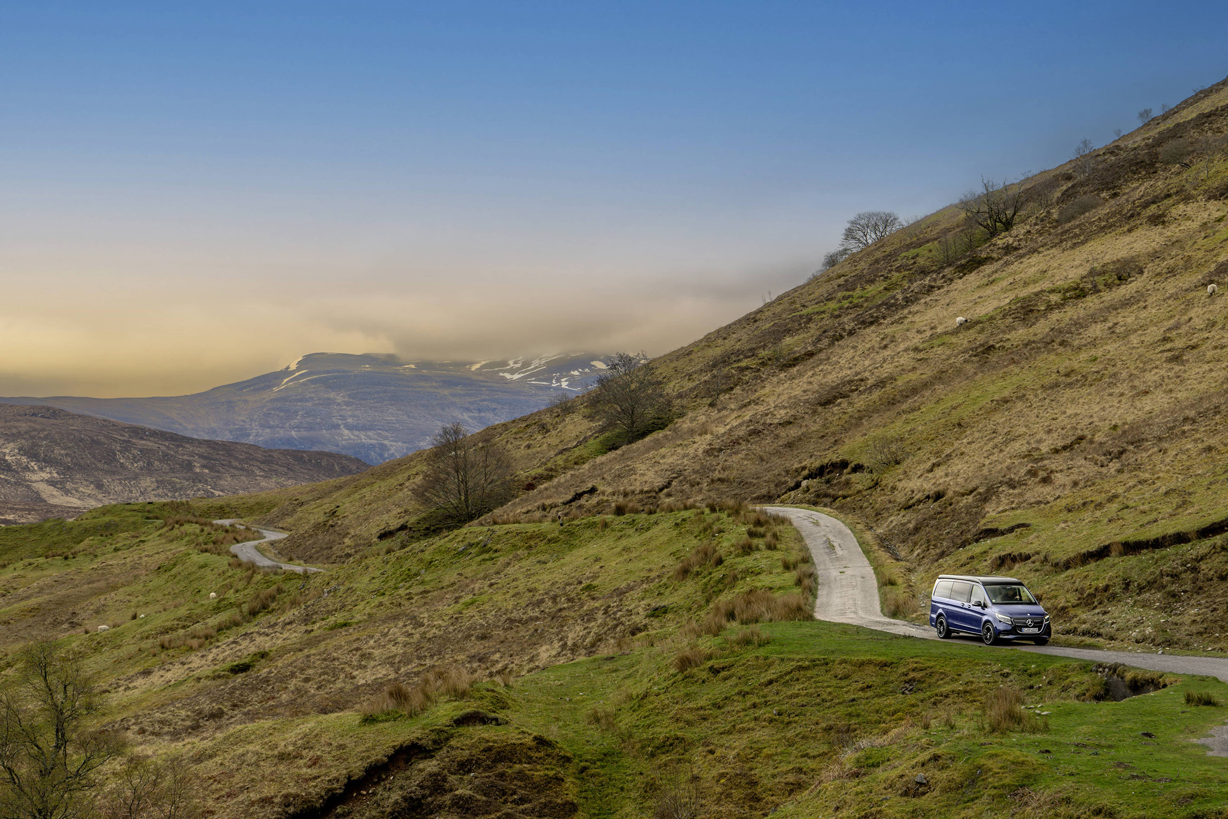 Autorulote Mercedes-Benz | Lumea campingului | Mercedes-Benz Mercedes-Benz Marco Polo explorând drumuri pitorești de munte.