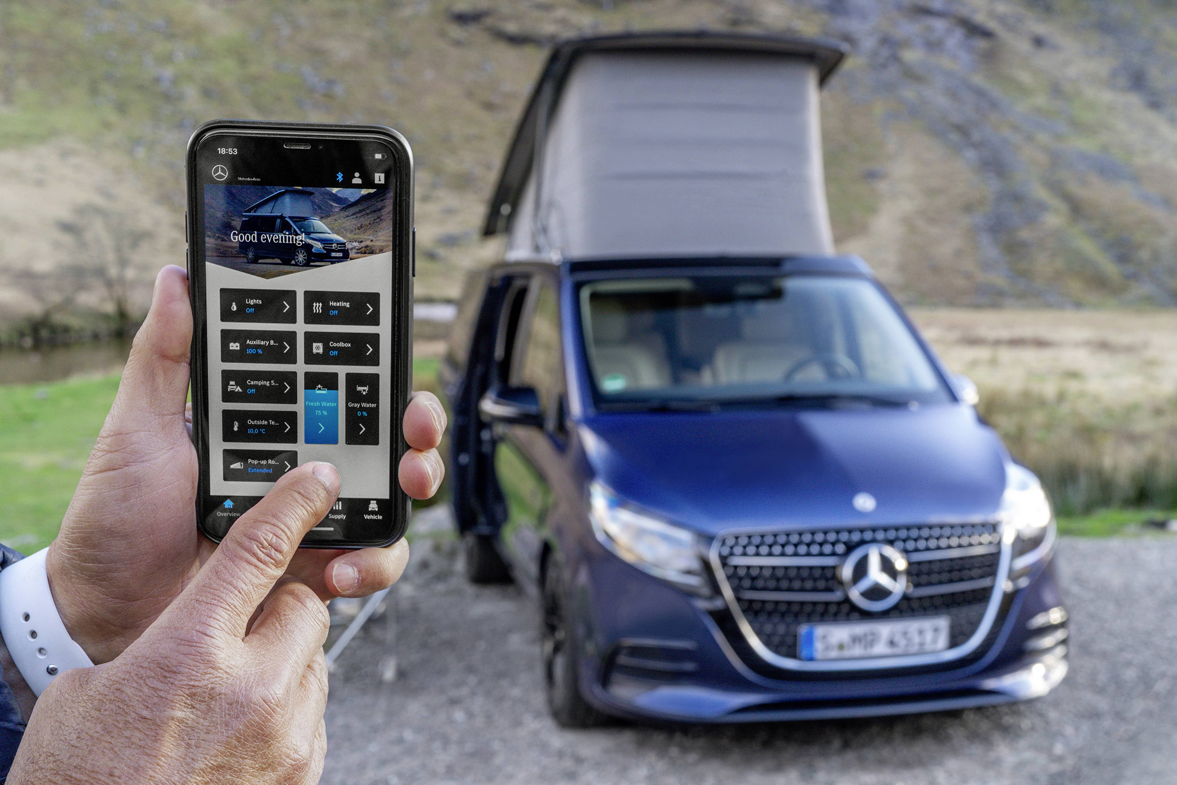 Mercedes-Benz Advanced Control | Universul Marco Polo | Mercedes-Benz Mercedes-Benz Advanced Control (MBAC) îți permite să controlezi de la distanță funcțiile esențiale ale autorulotei, cum ar fi încălzirea, iluminatul și plafonul mobil, prin intermediul smartphone-ului.