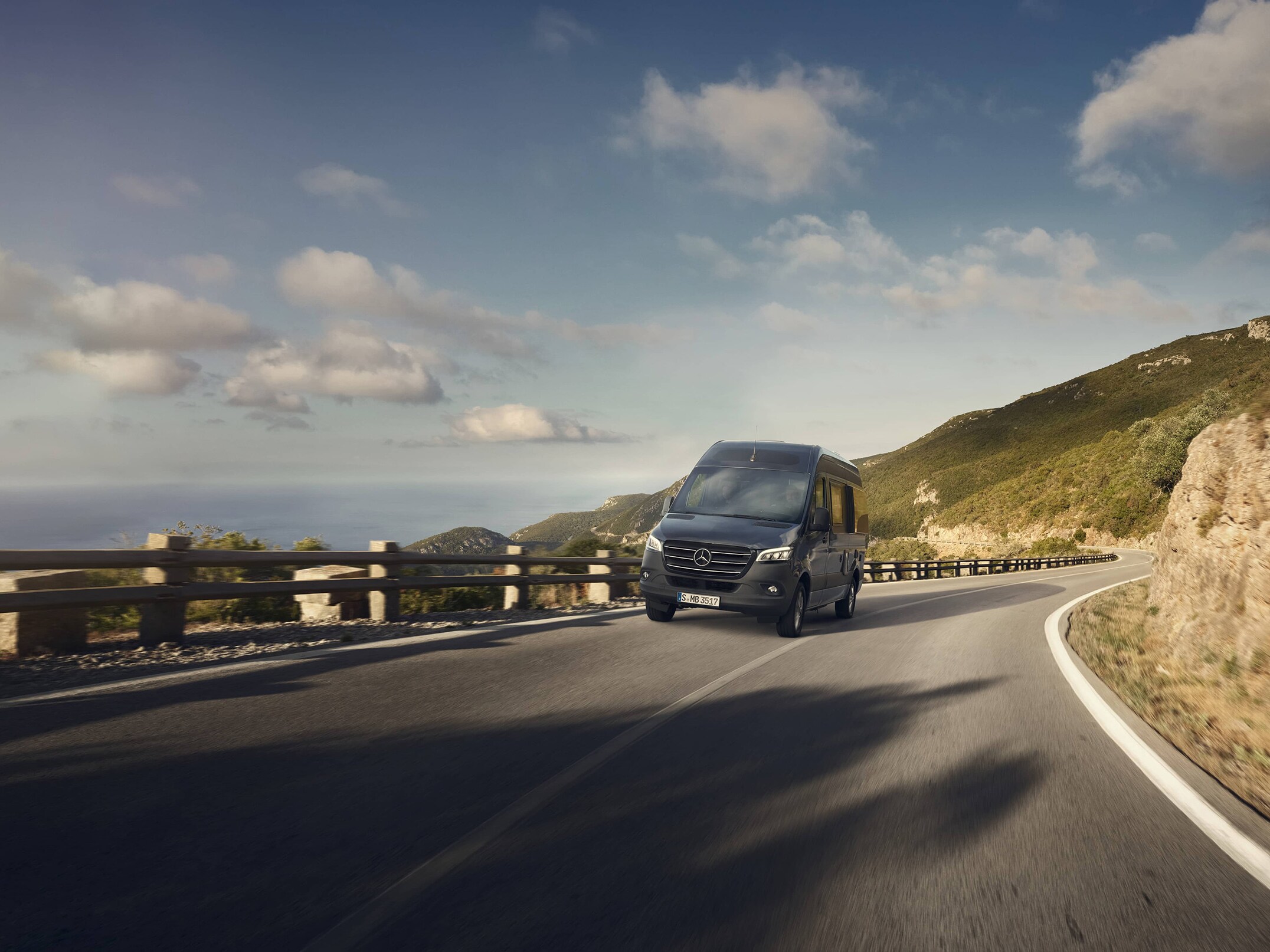 Mercedes-Benz Sprinter Camper pe drum, confort premium