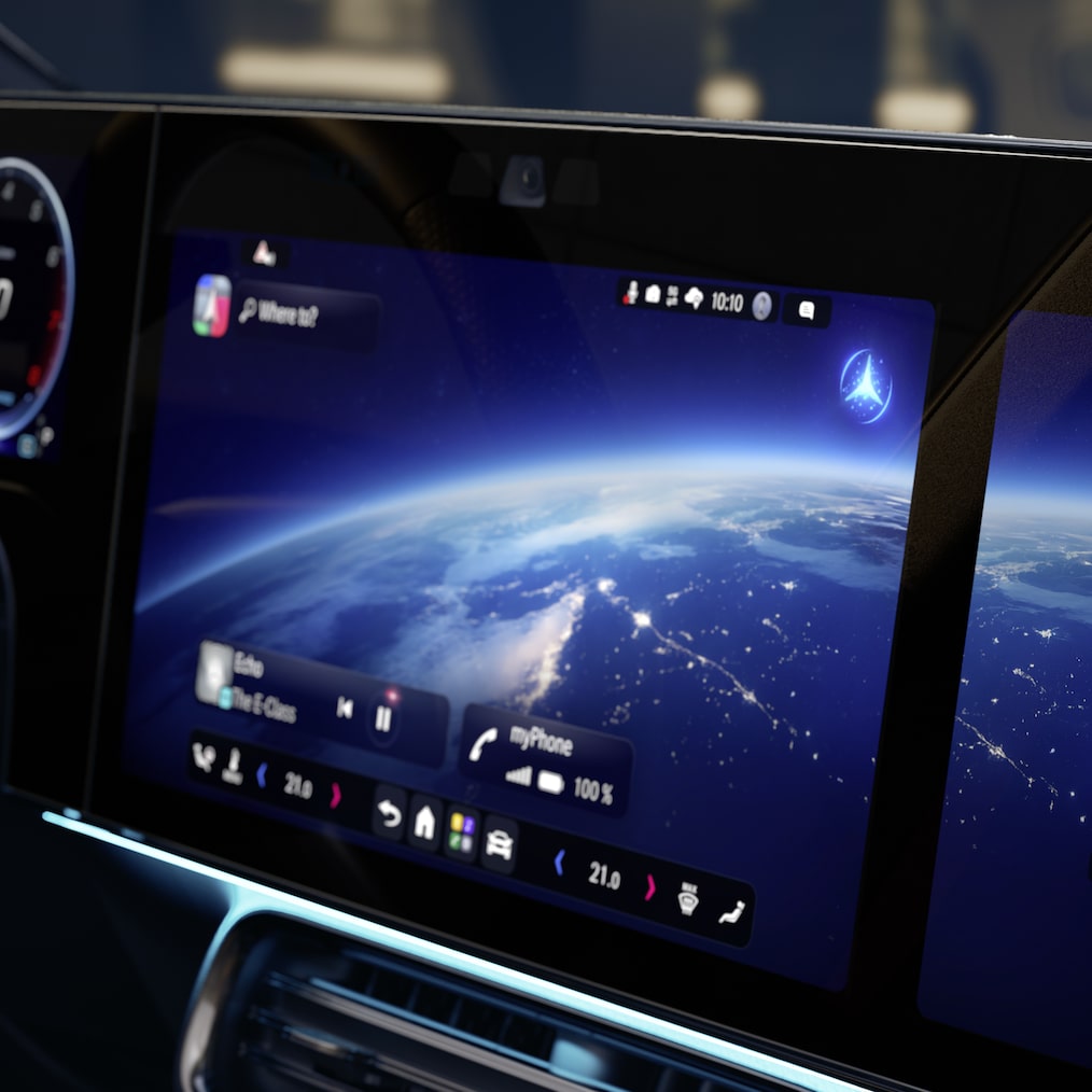 Vizualizare pe ecranul cu display central Zero Layer cu MVA în colț din CLA C178.
