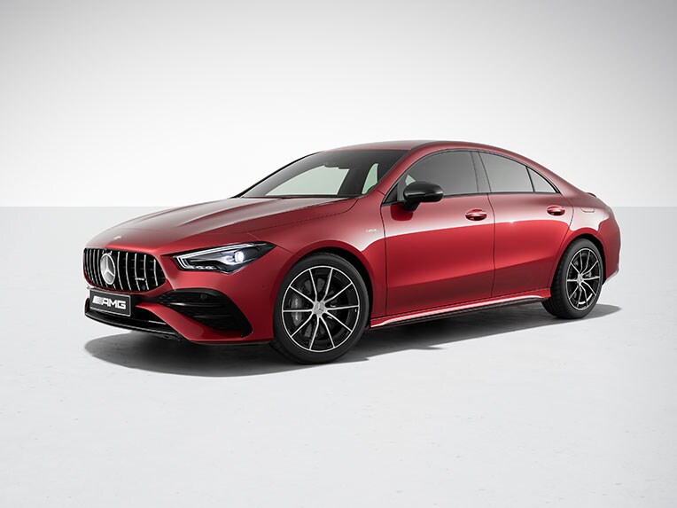 Modelul CLA 35 4MATIC de la Mercedes-AMG cu pachet Night AMG.