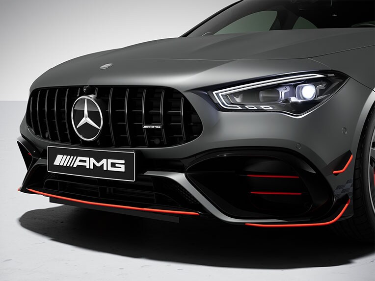 Modelul CLA 35 4MATIC de la Mercedes-AMG cu pachet Night AMG II.