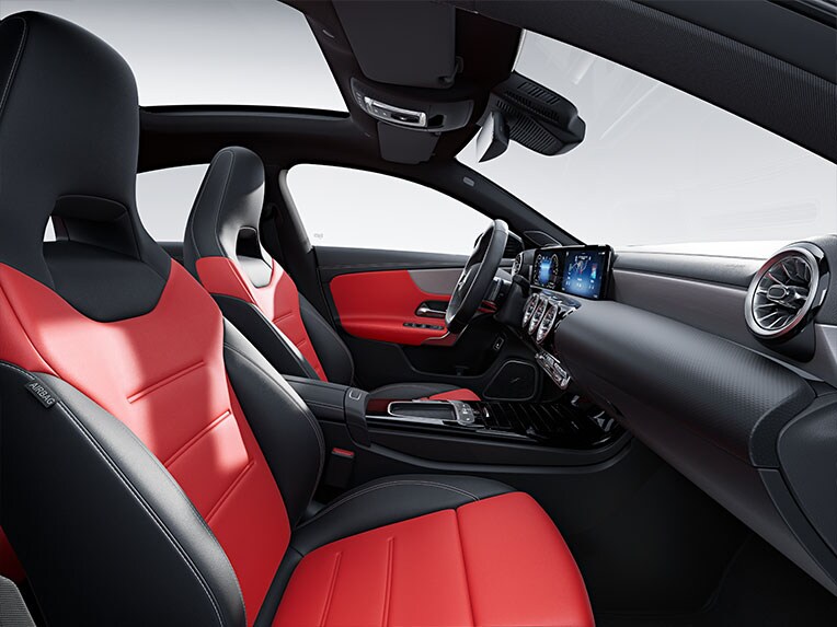 Reprezentarea pachetului AMG piele al modelului CLA Coupé de la Mercedes-AMG.