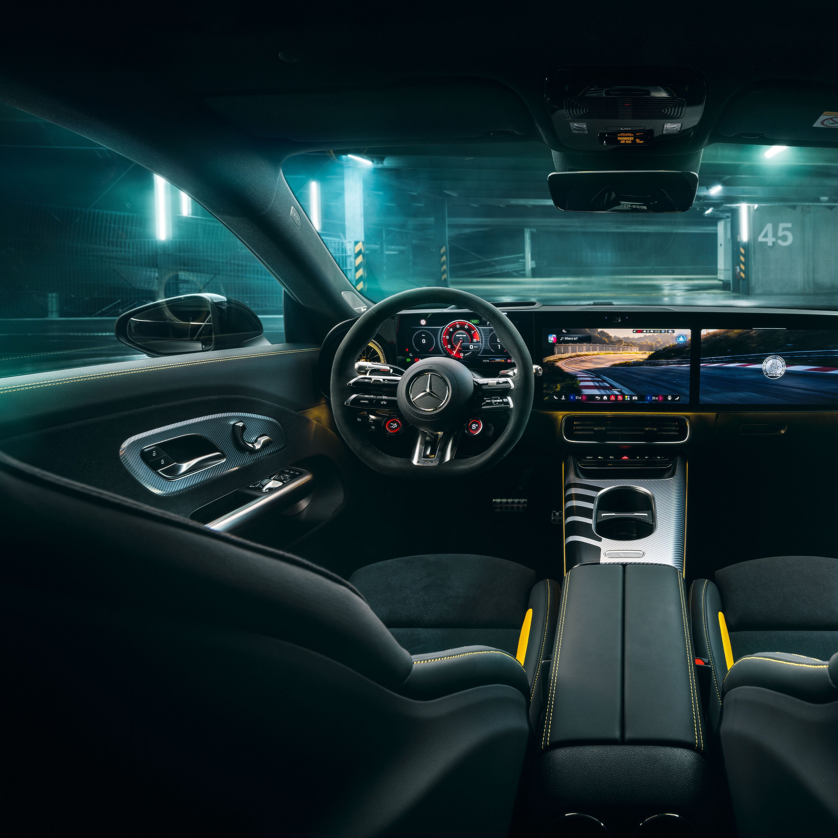 Interiorul noului Mercedes-AMG CLA 45 4MATIC+ electric.