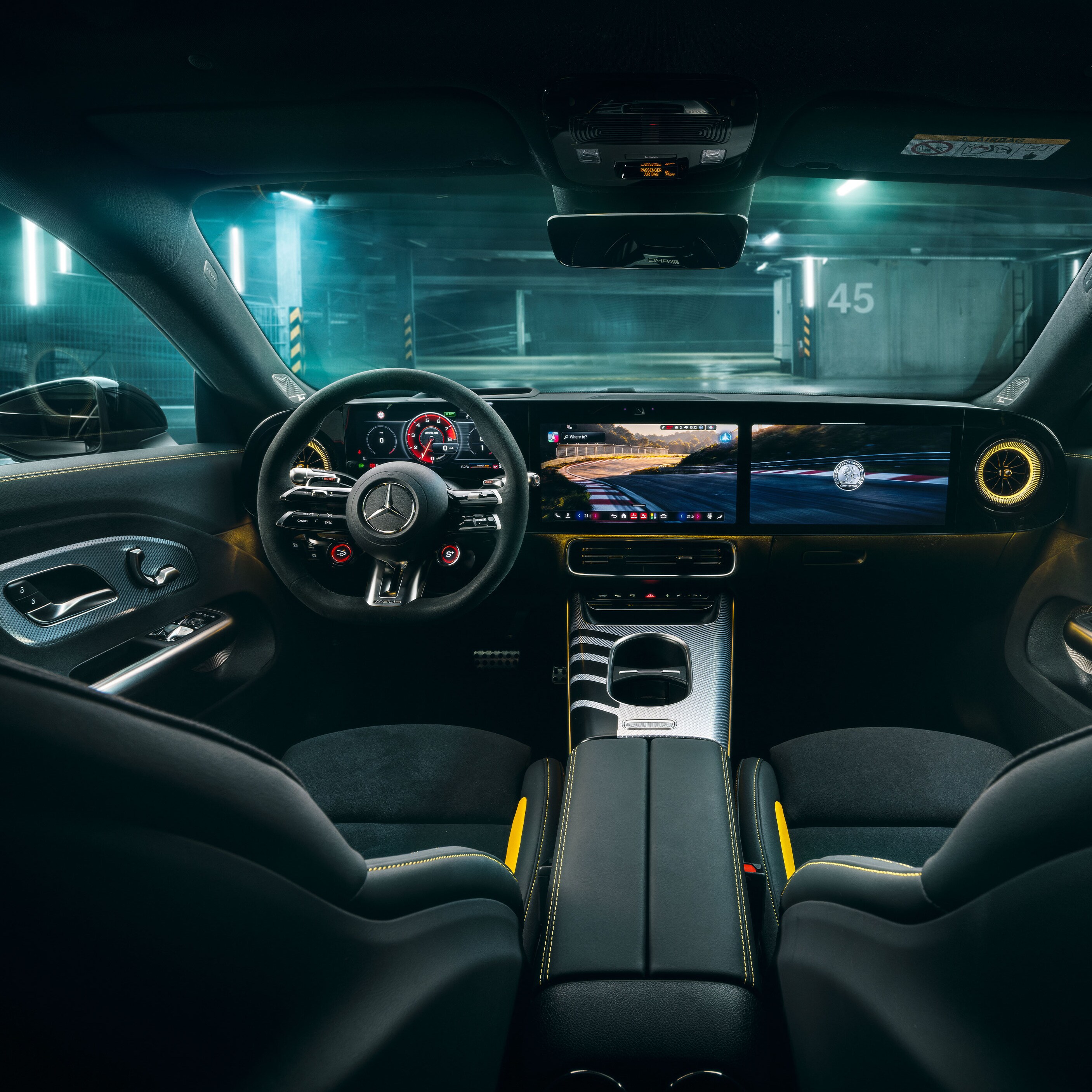 Interiorul noului Mercedes-AMG CLA 45 4MATIC+ electric.