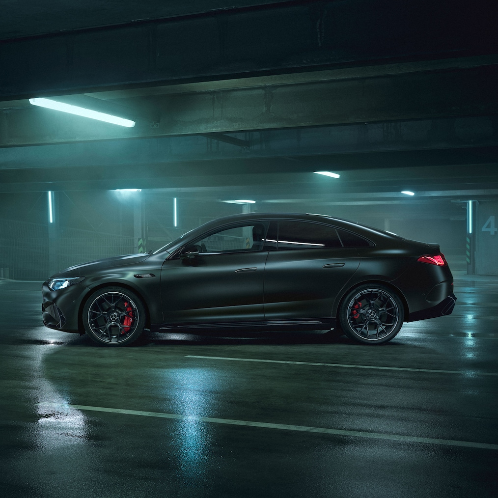 Finisarea MANUFAKTUR gri grafit magno a noului model Mercedes-AMG CLA 45 4MATIC+ electric.
