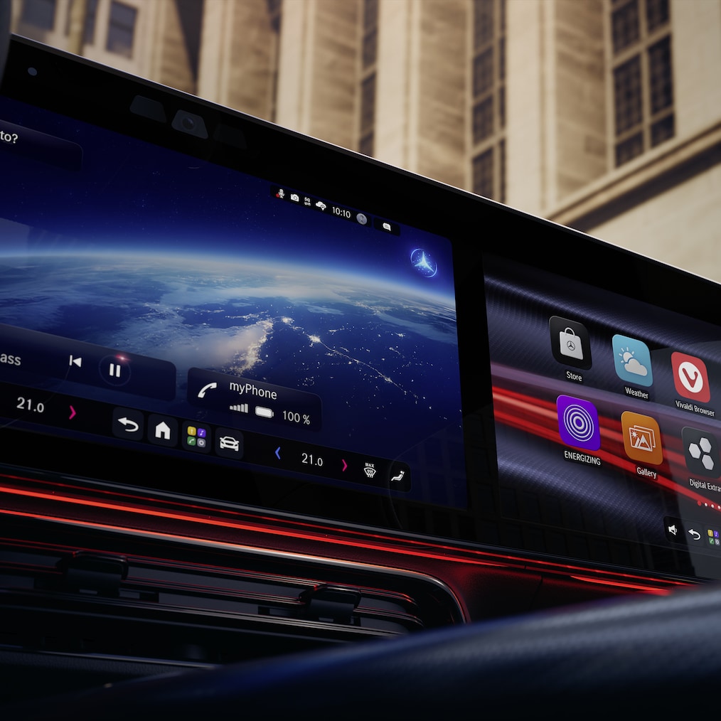 Ecranul MBUX Superscreen cu asistent virtual MBUX în modelul Mercedes-Benz CLA C174.