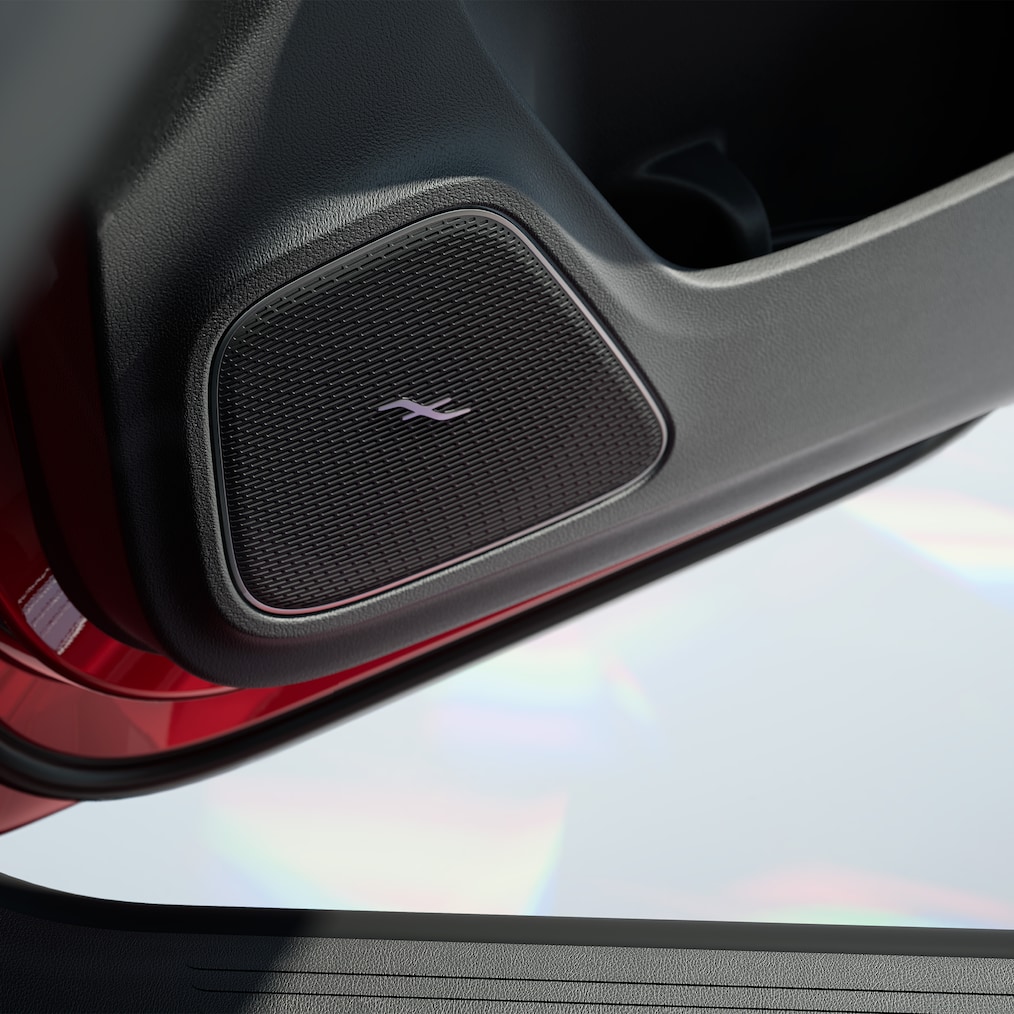 Prim-plan al unui difuzor al sistemului de sunet Surround Burmester®.