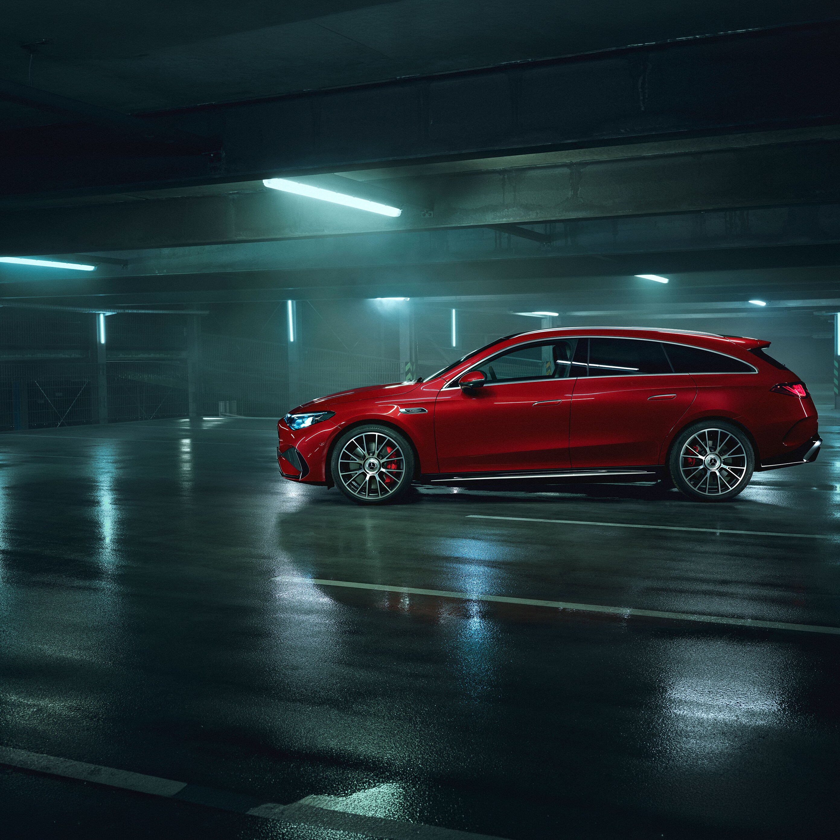 Exteriorul noului Mercedes-AMG CLA 45 4MATIC+ Shooting Brake electric.