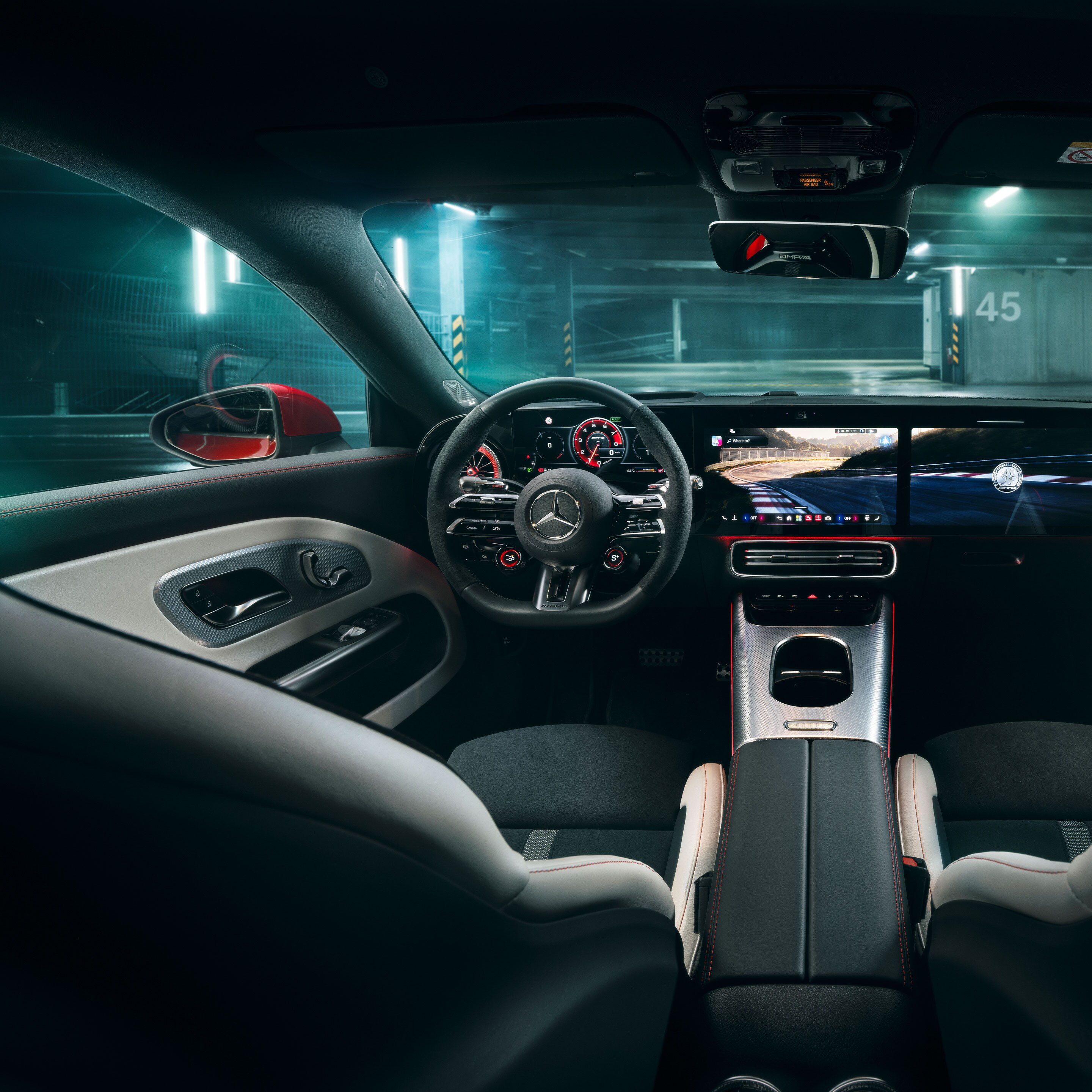 Interiorul noului Mercedes-AMG CLA 45 4MATIC+ Shooting Brake electric.