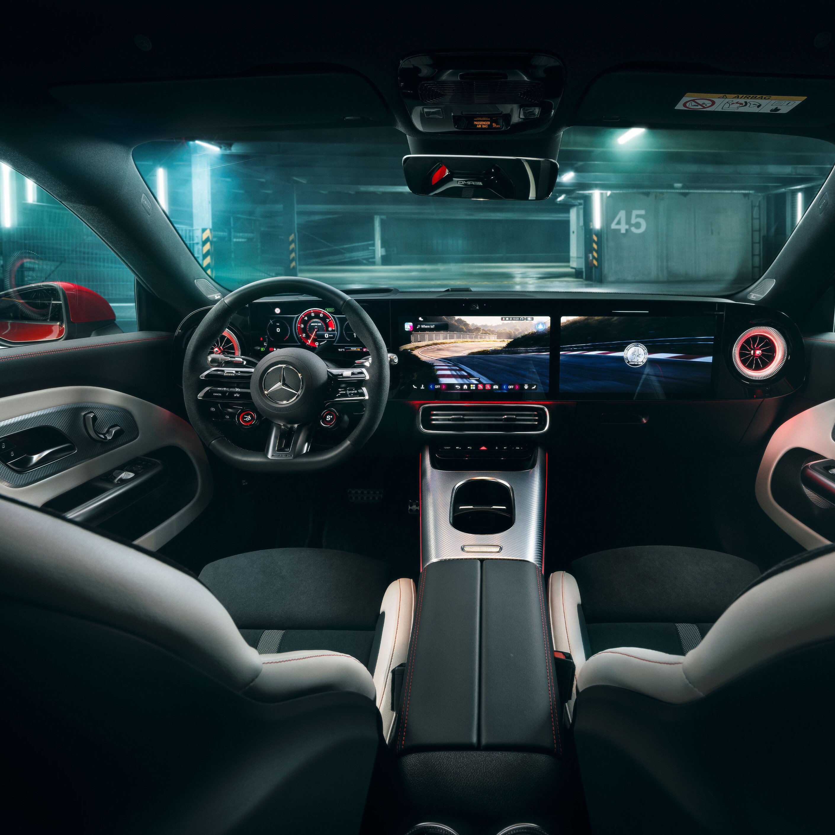 Interiorul noului Mercedes-AMG CLA 45 4MATIC+ Shooting Brake electric.