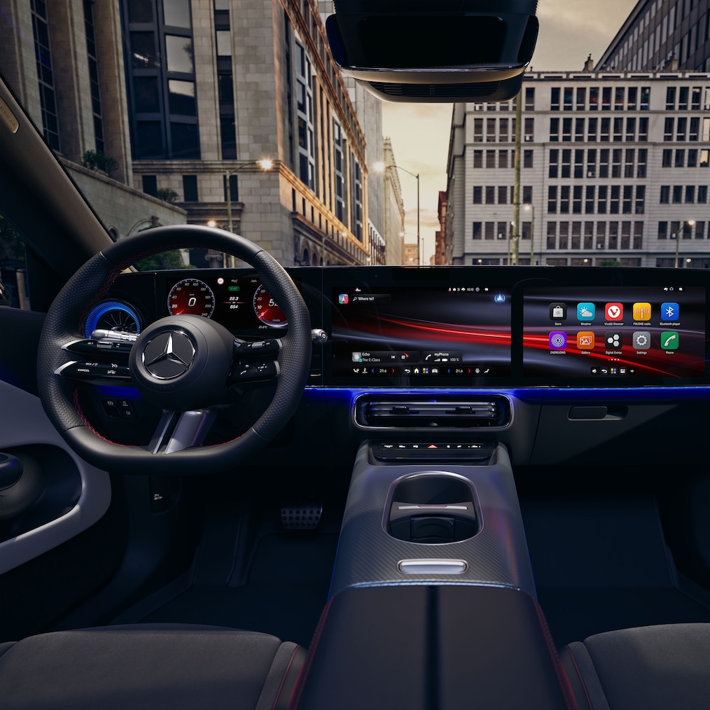 Cockpit-ul cu MBUX Superscreen din interiorul modelului electric CLA Shooting Brake.