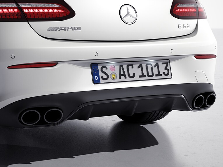 Evacuarea AMG Performance comutabilă din modelul Mercedes-AMG E 53 4MATIC Coupé.