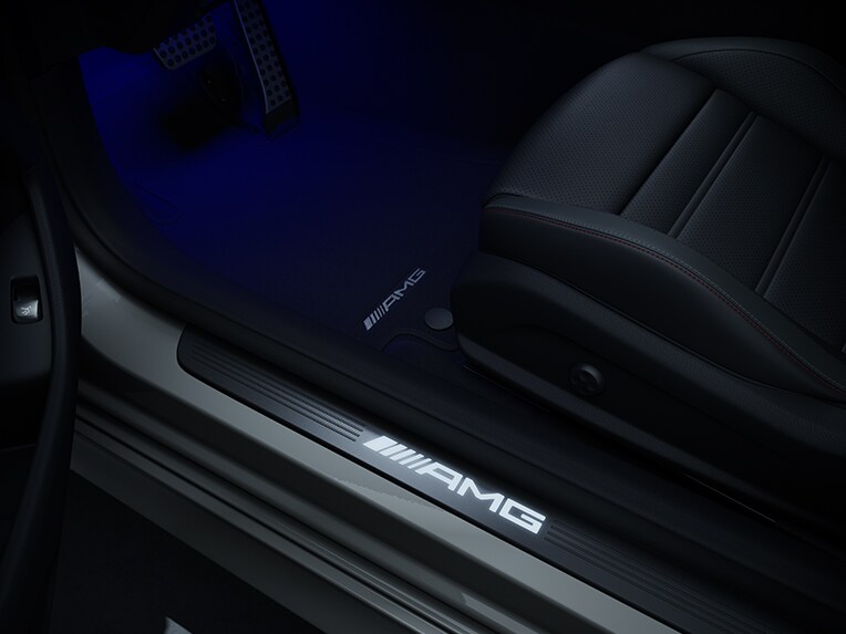 Interiorul modelului Mercedes-AMG E 53 4MATIC+ Coupé.