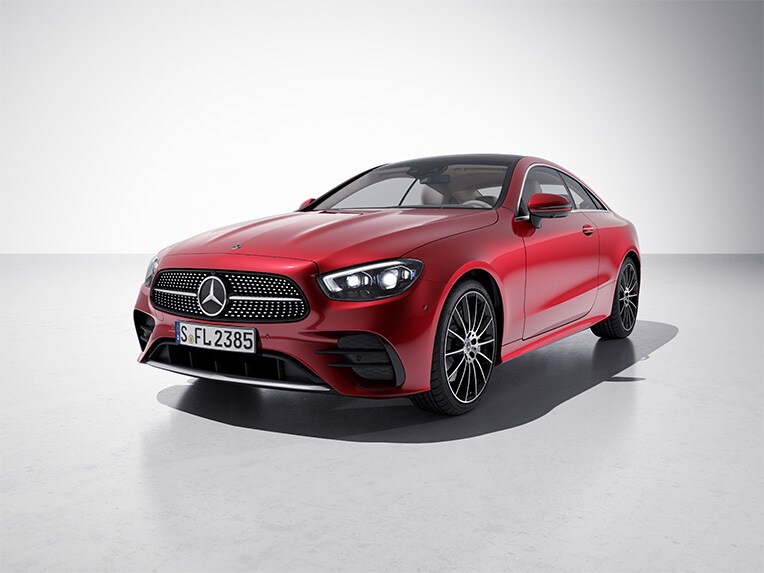 Exteriorul modelului clasa E Coupé de la Mercedes-Benz cu linia de echipare AMG Line.