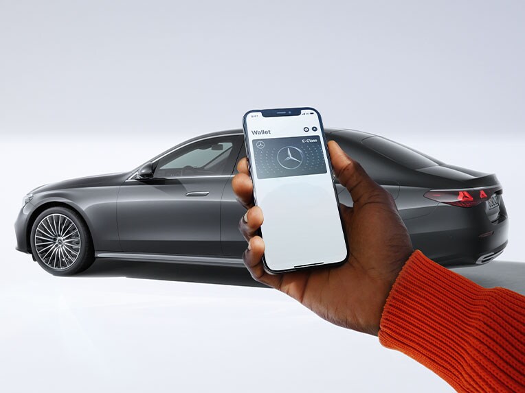 Noul model Clasa E model T de la Mercedes-Benz cu cheia digitală.