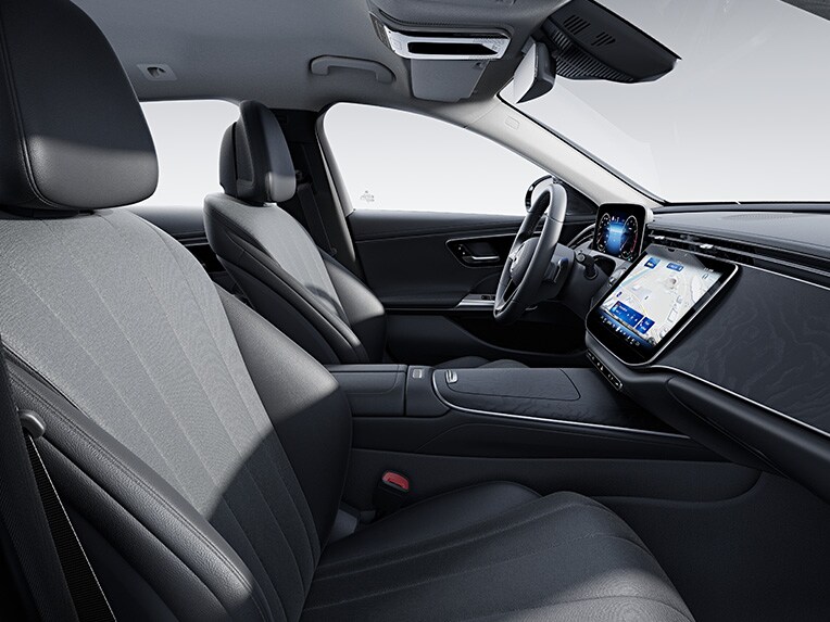 Habitaclul noului model Clasa E model T de la Mercedes-Benz cu linia de echipare AVANTGARDE.