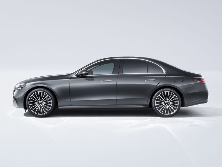 Asistentul activ la oprire în regim de urgență al modelului Clasa E limuzină de la Mercedes-Benz.