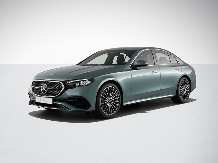 Exteriorul modelului Clasa E limuzină de la Mercedes-Benz cu linia de echipare AMG Line.