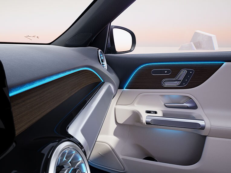 Iluminat ambiental în noul model EQB de la Mercedes-Benz.