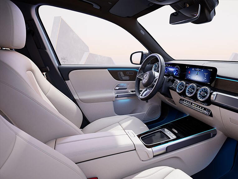 Scaune rotative confort cu funcție Memory în noul model EQB de la Mercedes-Benz.