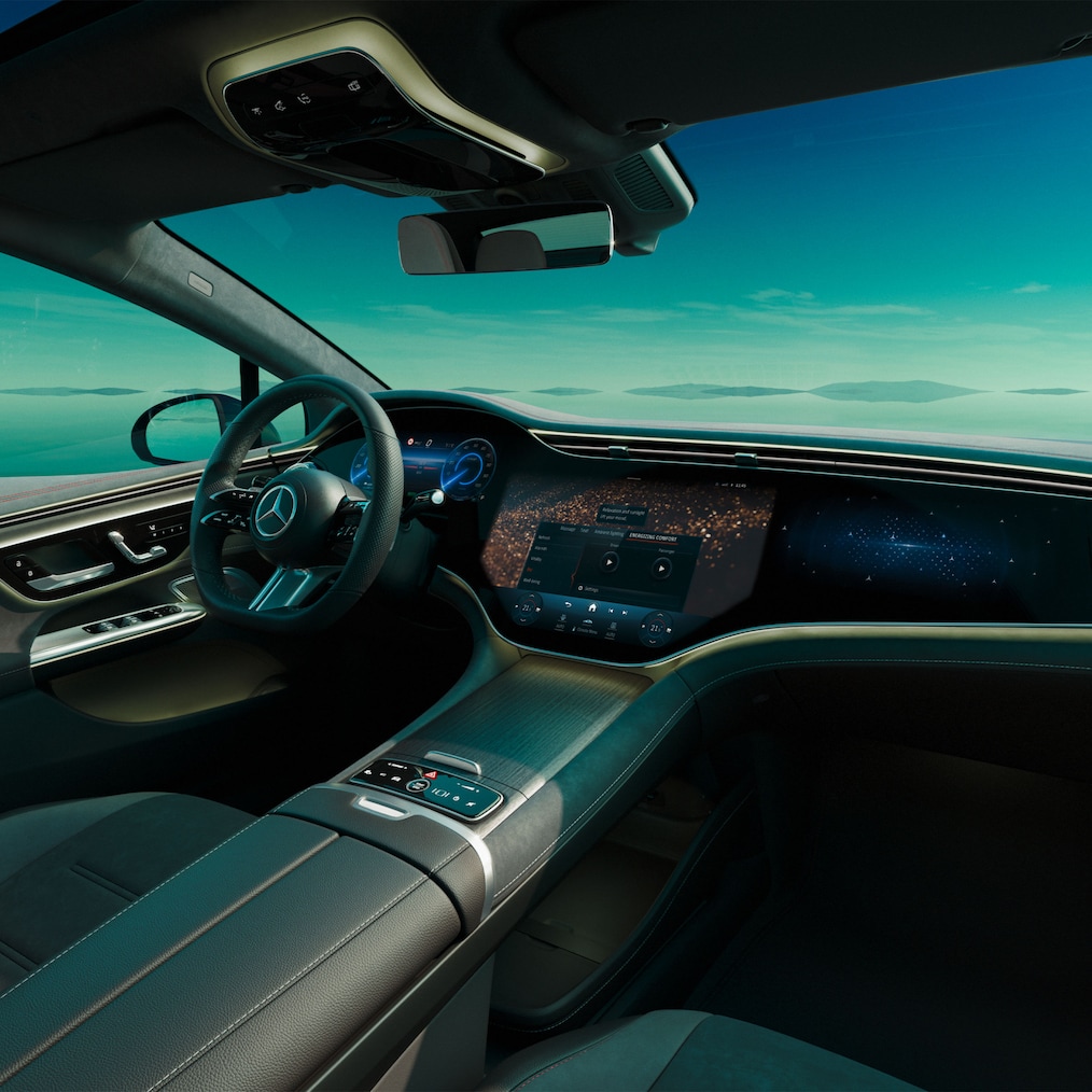 Interiorul modelului EQE limuzină de la Mercedes-Benz.