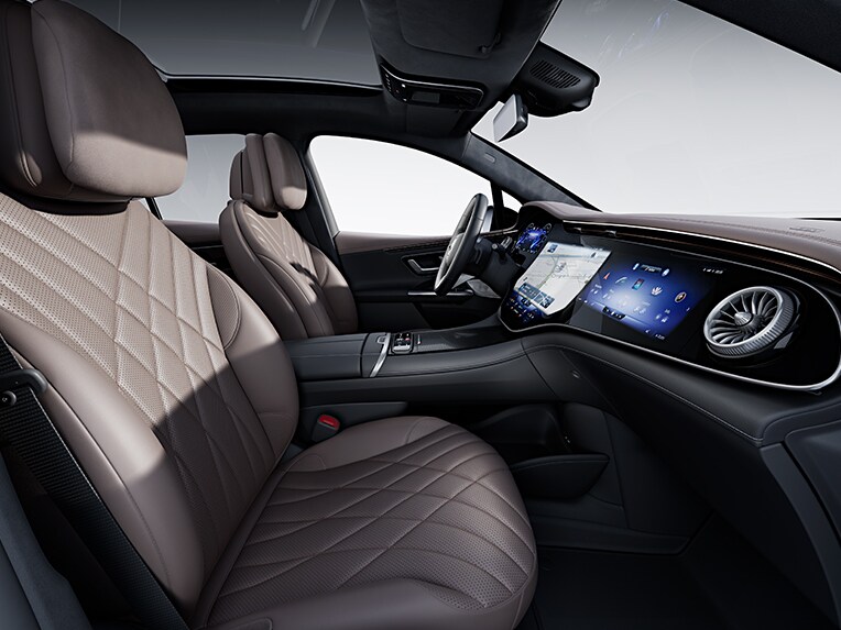 Interiorul noului model EQE SUV de la Mercedes-Benz în linia de echipare Interior Electric Art.