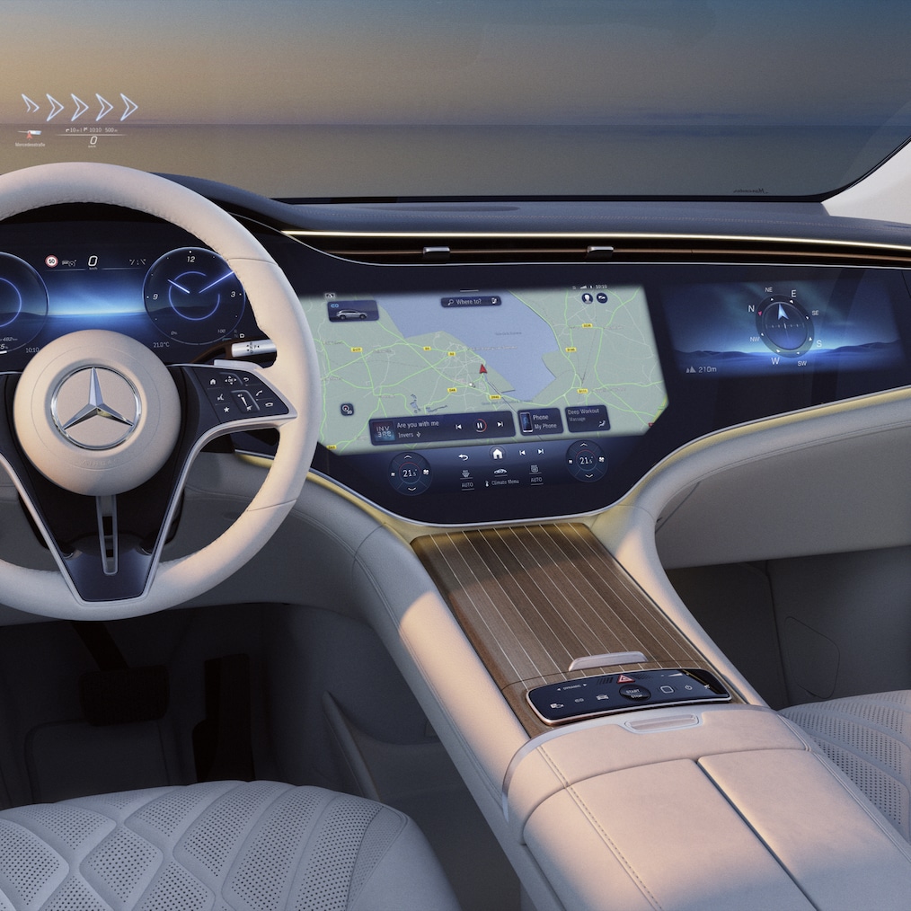  Hyperscreen-ul MBUX din SUV-ul de lux EQS, din perspectiva șoferului.